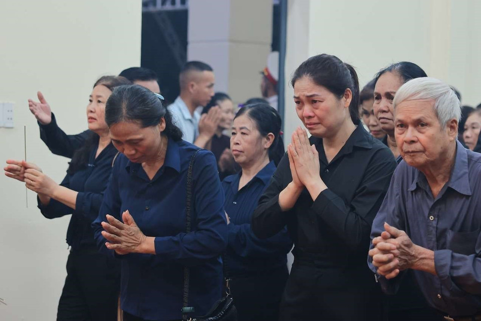 Nỗi buồn của người dân khi đến viếng Tổng Bí thư Nguyễn Phú Trọng. (Ảnh: TTXVN)