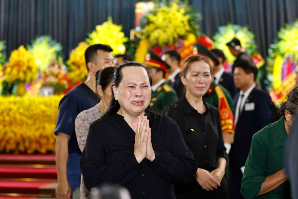 Nhân dân vào viếng Tổng Bí thư Nguyễn Phú Trọng. (Ảnh: TTXVN)