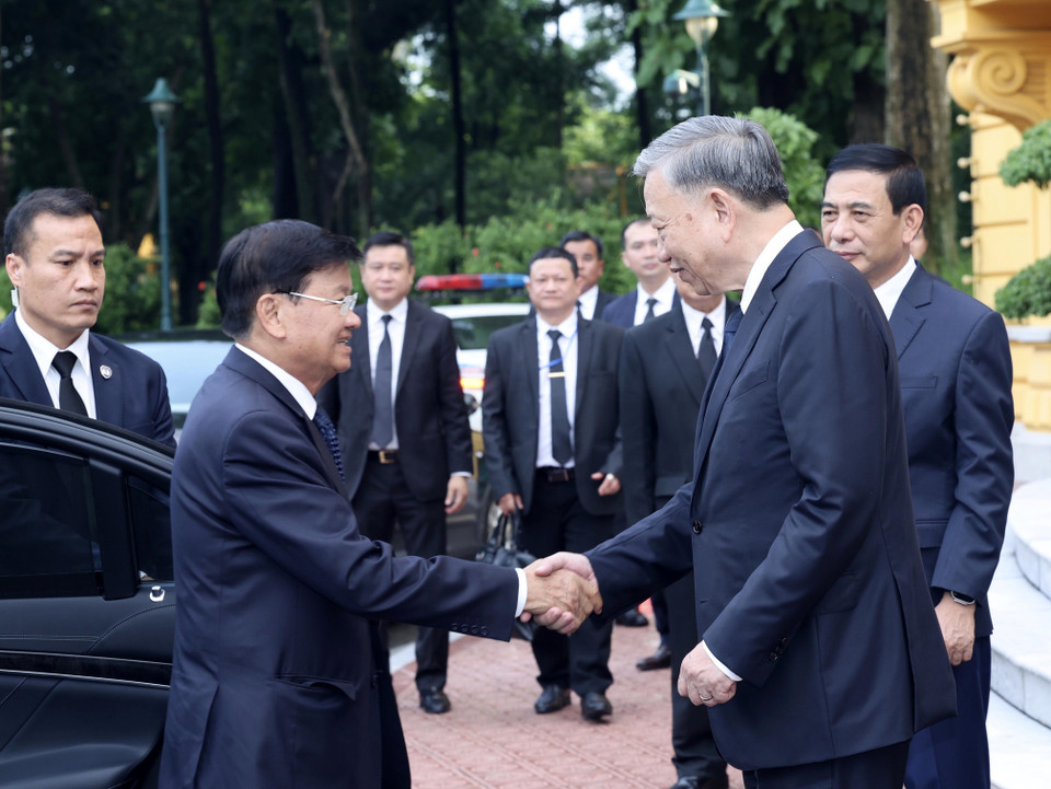 Chủ tịch nước Tô Lâm đón Tổng Bí thư, Chủ tịch nước Lào Thongloun Sisoulith. (Ảnh: Nhan Sáng/TTXVN)