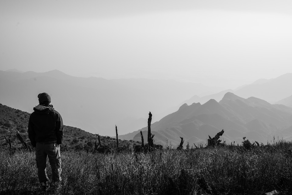Nhìn lại chặng đường đã qua, tầm mắt bao trọn cả đất trời có lẽ là một cảm xúc thật đặc biệt và khó tả. (Ảnh: M.Mai/Vietnam+)