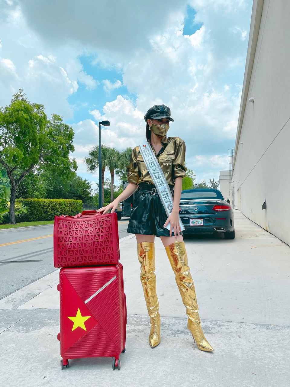 Miss Universe lần thứ 69 diễn ra tại Mỹ từ ngày 6-16/5 (theo giờ Mỹ). Khán giả có thể bầu chọn cho Khánh Vân vào thẳng Top 21 bằng cách bình chọn thông qua ứng dụng Miss Universe, cổng bình chọn đã mở và sẽ đóng lại đến hết ngày 15/5 (theo giờ Mỹ). Phần thi National Costume sẽ mở cổng bình chọn từ ngày 13-15/5 (theo giờ Mỹ). (Ảnh: CTV/Vietnam+)