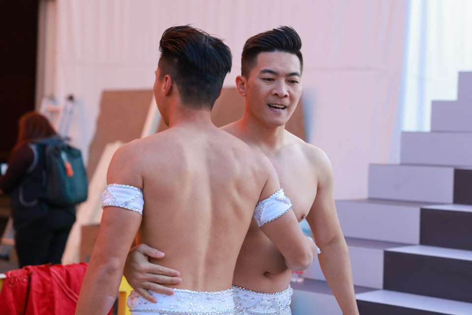 Hai anh em Cơ-Nghiệp cho biết, việc xác lập kỷ lục lần này cũng sẽ là dấu mốc để hai nghệ sĩ khép lại sự nghiệp đầy thành công của mình.(Ảnh: Ngô Trần Hải An/Vietnam+)