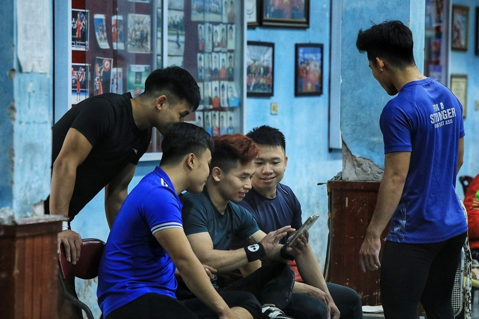 Phút giải lao nghỉ ngơi của các đô cử. (Ảnh: Tuấn Anh/TTXVN)