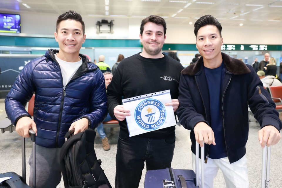 Hai anh em Cơ-Nghiệp cho biết, việc xác lập kỷ lục lần này cũng sẽ là dấu mốc để hai nghệ sĩ khép lại sự nghiệp đầy thành công của mình.(Ảnh: Ngô Trần Hải An/Vietnam+)