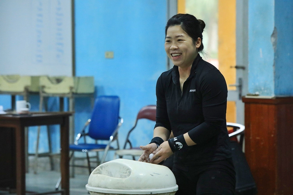 Vận động viên Hoàng Thị Duyên là niềm hy vọng vàng cho đội tuyển cử tạ nữ Việt Nam.(Ảnh: Tuấn Anh/TTXVN)