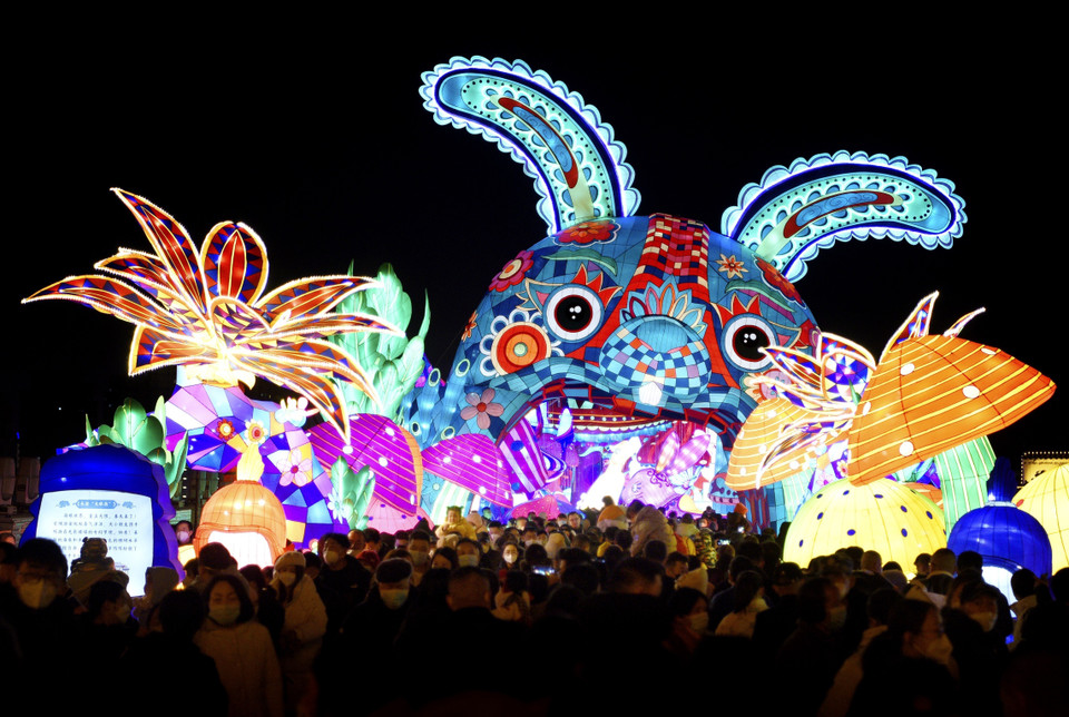 Đèn lồng trang trí chào đón Năm mới tại Tây An, Trung Quốc.(Ảnh: THX/TTXVN)