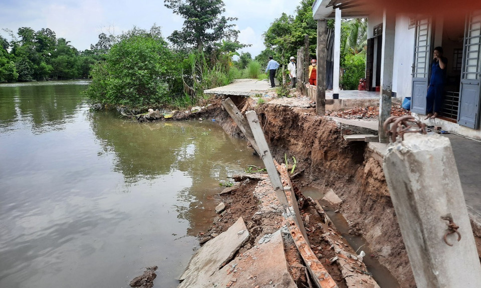 Điểm sạt lở sông Mái Dầm, huyện Châu Thành. (Ảnh: Duy Khương/TTXVN)