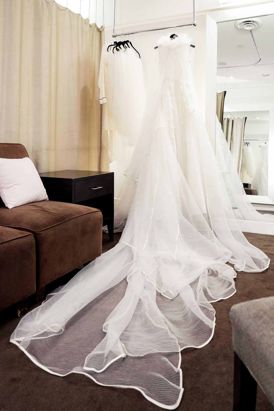 Xuất hiện lần đầu tiên tại tuần lễ thời trang cưới New York Fashion Week Bridal 2019 hồi tháng Tư năm nay, Phuong My Bridal nhanh chóng được mở bán tại nhiều thành phố lớn trên thế giới, trở thành thương hiệu thời trang Việt hiếm hoi thành công trong việc mang sản phẩm ra nước ngoài, lại đều là những thị trường khó tính. (Ảnh: CTV/Vietnam+)