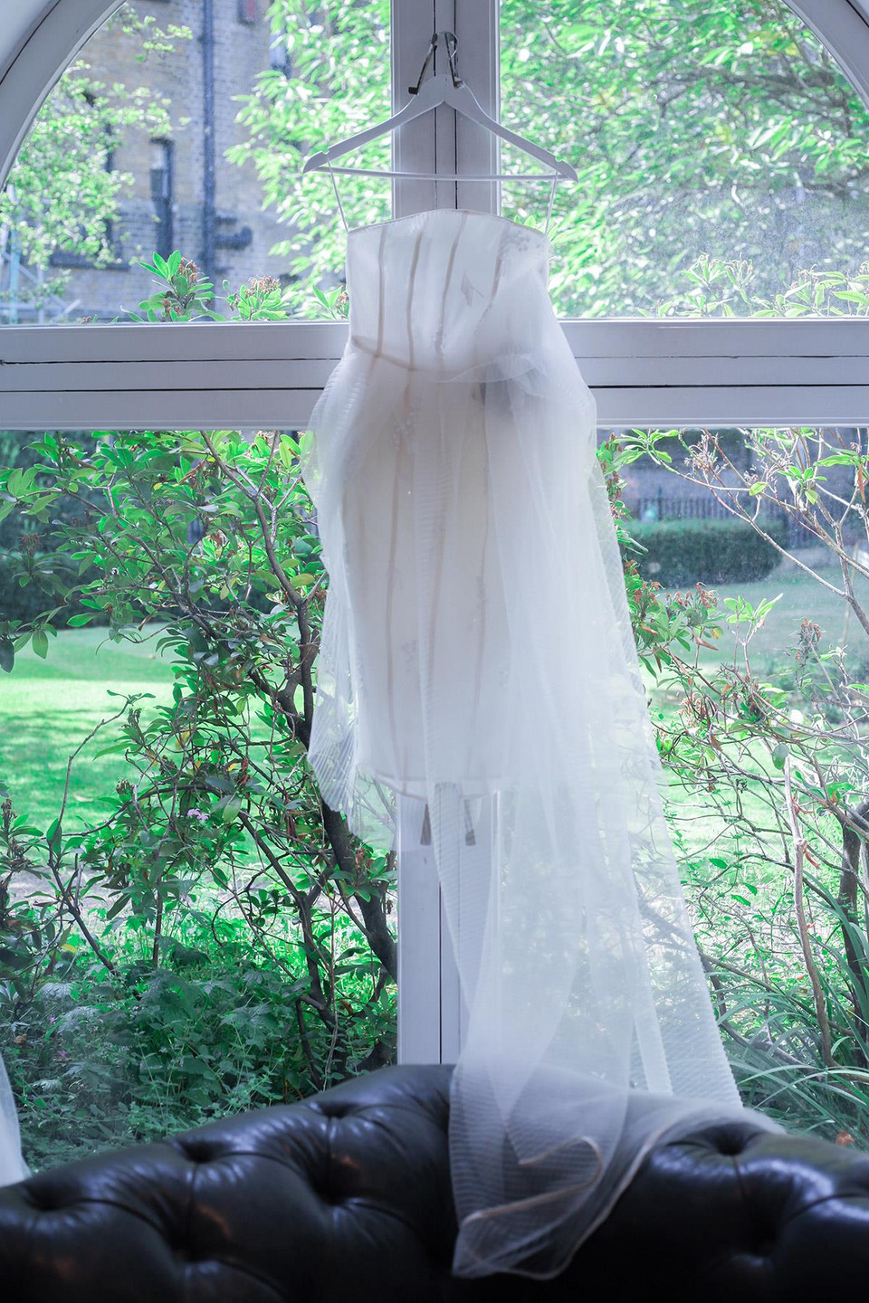 Phương My chinh phục giới mộ điệu khi gửi tới một thông điệp mạnh mẽ về nữ quyền, thông qua những đường nét, màu sắc trang phục thể hiện vẻ đẹp trong bản lĩnh và cốt cách, đầy tinh tế nhưng cũng ngập tràn nghị lực của người phụ nữ Á Đông. (Ảnh: CTV/Vietnam+)