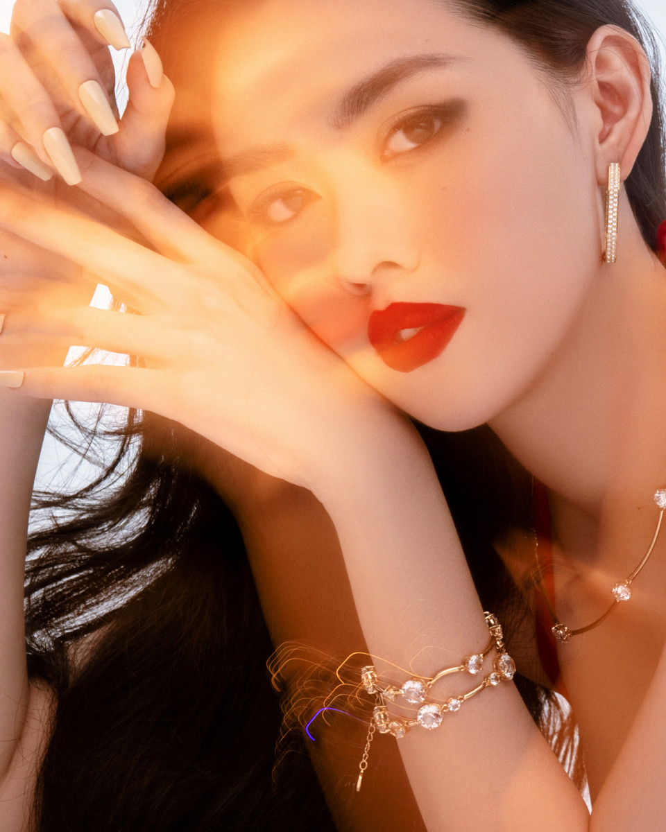 Sẽ không ngoa nếu nói Tường San là người đẹp có gương mặt ‘không góc chết,’ mọi góc mặt và biểu cảm của cô đều khiến người khác mê đắm. (Ảnh: CTV/Vietnam+)