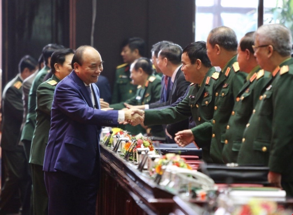 Thủ tướng Nguyễn Xuân Phúc gặp gỡ các đại biểu dự hội nghị. (Ảnh: Dương Giang/TTXVN)