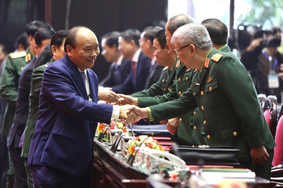 Thủ tướng Nguyễn Xuân Phúc gặp gỡ các đại biểu dự hội nghị. (Ảnh: Dương Giang/TTXVN)