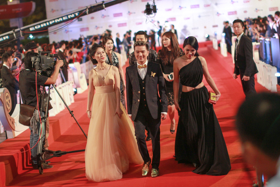 Đàm Vĩnh Hưng cùng dàn diễn viên "Hiệp sỹ mù." (Ảnh: Xuân Mai)