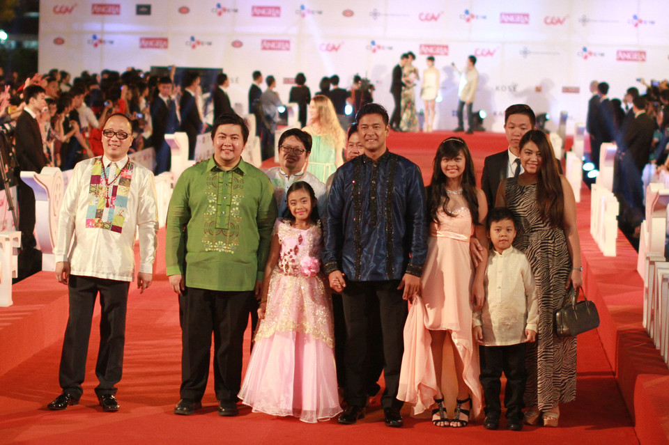 Dàn diên viên ngoại quốc. (Ảnh: Xuân Mai)