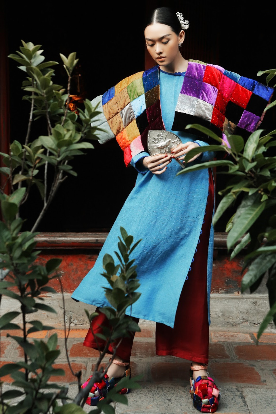 Bảng màu bộ sưu tập đa dạng từ các gam trung tính đến các tông nổi bật như cam, xanh, đỏ, hồng... tạo cảm giác tươi mới, trẻ trung, báo hiệu mùa Xuân đến. (Ảnh: CTV/Vietnam+)