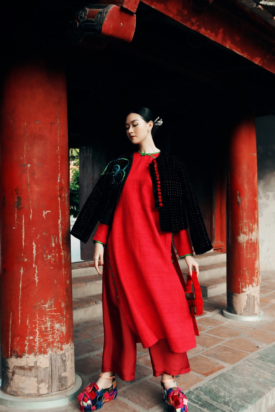 Tường San cho biết cô yêu thích những thiết kế chần bông vì mang đến vẻ đẹp mới lạ cho người mặc, đồng thời vẫn lưu giữ được những nét văn hóa truyền thống quê hương. (Ảnh: CTV/Vietnam+)