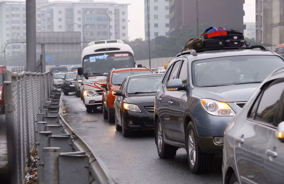 Giao thông trên tuyến cao tốc Pháp Vân-Cầu Giẽ, nơi có mật độ lưu lượng người, phương tiện tham gia giao thông tăng do người dân trở về sau kỳ nghỉ Tết. (Ảnh: Doãn Tấn/TTXVN)