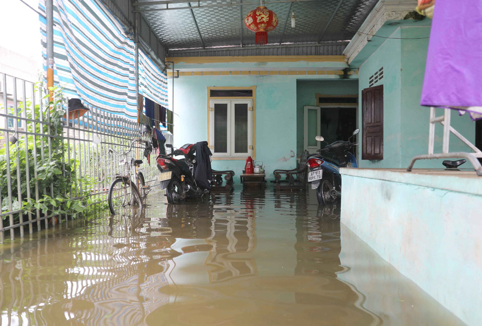 Nước ngập nhà dân trên địa bàn huyện Diễn Châu, Nghệ An trong chiều ngày 20/9. (Ảnh: Xuân Tiến/TTXVN)