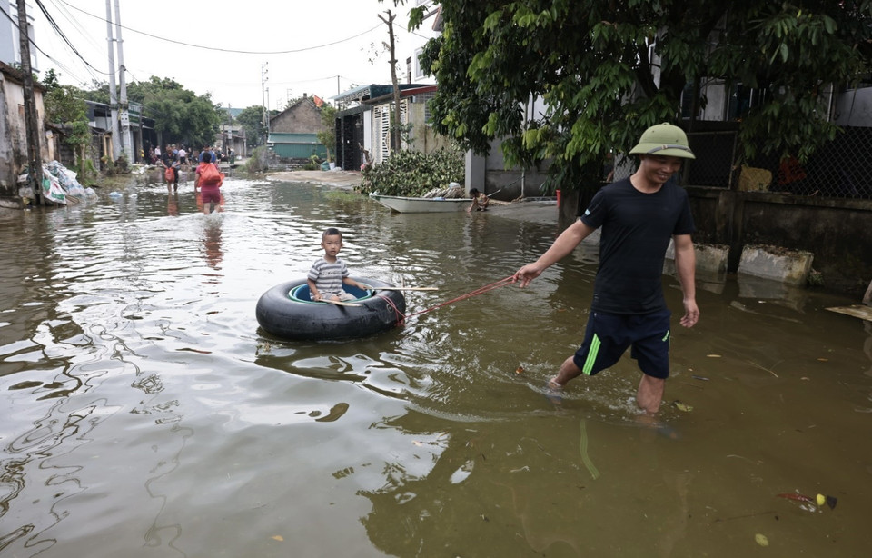 Nước ngập thôn Thuần Lương, xã Hoàng Văn Thụ, Chương Mỹ, Hà Nội. (Ảnh: Trần Việt/TTXVN)