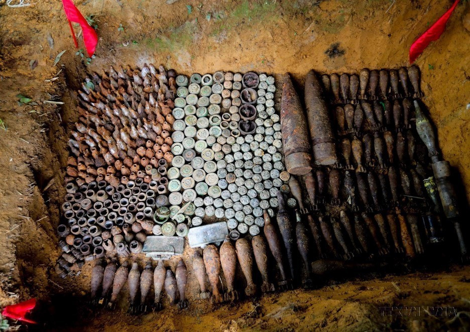 Năm 2023, 8 đội tìm kiếm trên địa bàn tỉnh Hà Giang tháo gỡ, làm sạch bom, mìn trên diện tích 273/1500ha, hủy, thu gom được hơn 4284 đơn vị mìn BB, mìn phóng, 371 đạn pháo, cối; 127 kíp các loại, 409 lựu đạn, đạn nhọn 5487… (Ảnh: Hoàng Hiếu/TTXVN)