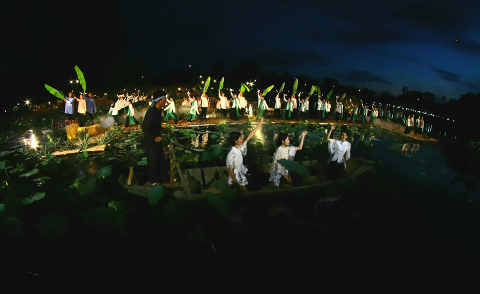 Tiết mục nghệ thuật tại chương trình. (Ảnh: Duy Khương/TTXVN) 