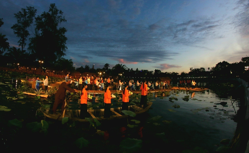 Áo bà ba là biểu tượng giá trị truyền thống quý báu và văn hóa đặc sắc của vùng sông nước miền Tây. (Ảnh: Duy Khương/TTXVN) 