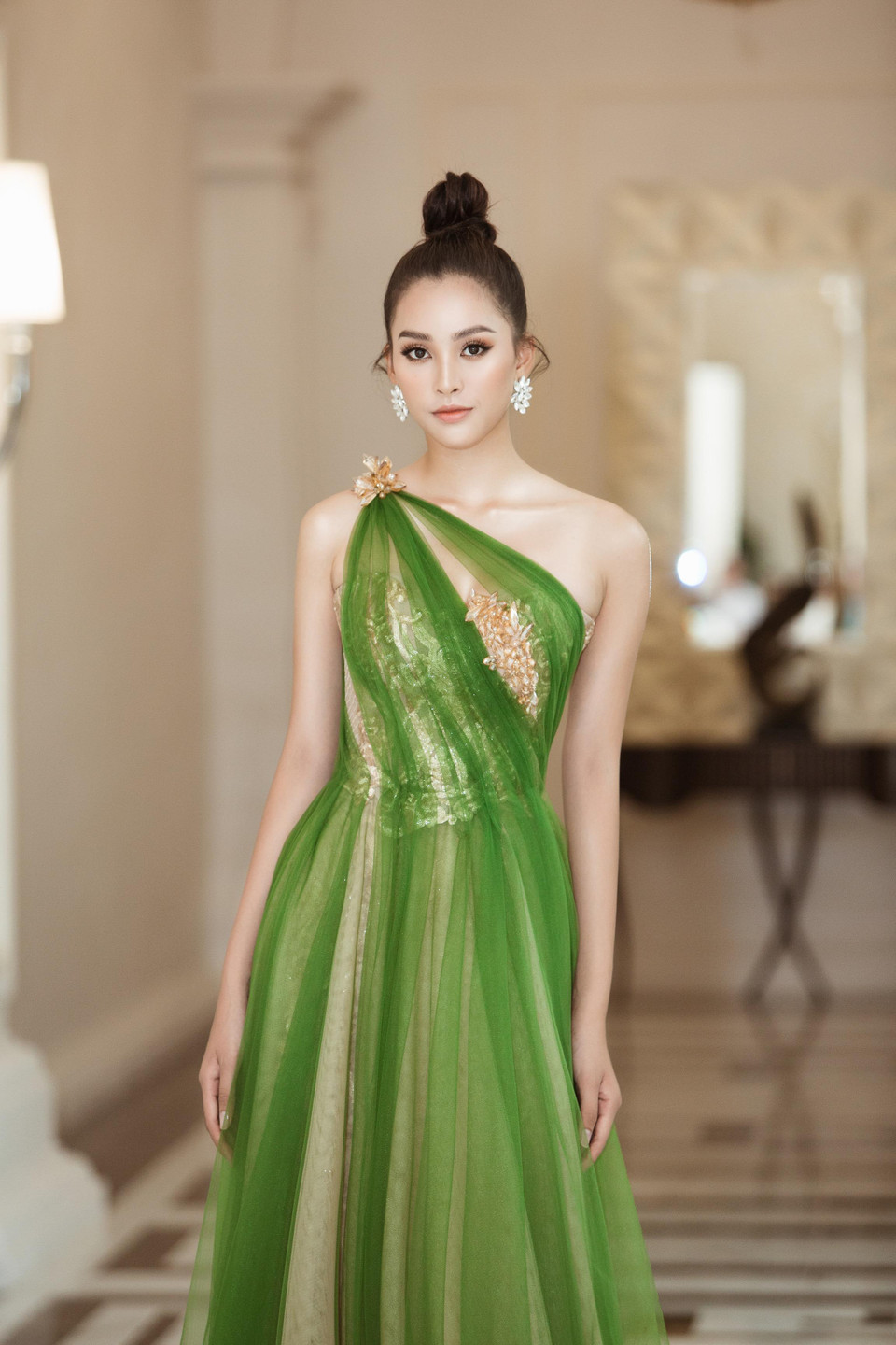 Cùng ngắm nhan sắc Tiểu Vy trong sự kiện. (Ảnh: Viết Quý/Vietnam+)