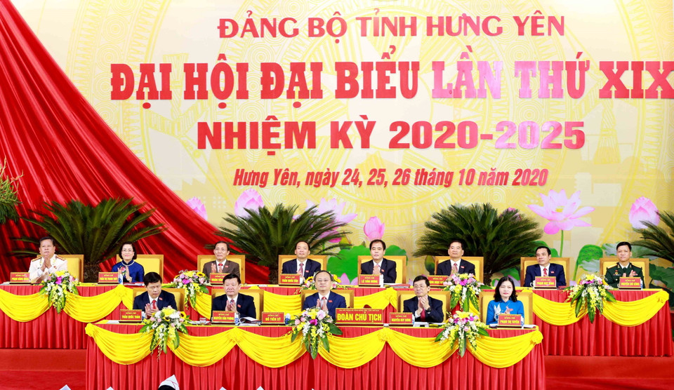 Đoàn chủ tịch điều hành Đại hội. (Ảnh: Phương Hoa/TTXVN)