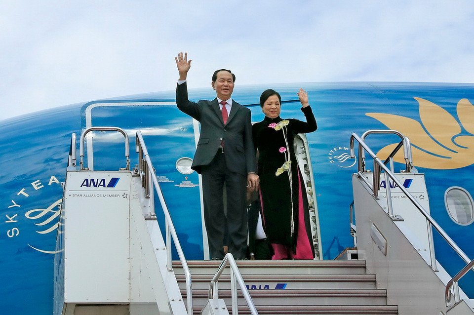 Chủ tịch nước Trần Đại Quang và Phu nhân đến sân bay Quốc tế Haneda, Thủ đô Tokyo, Nhật Bản. (Ảnh: Nhan Sáng/TTXVN)