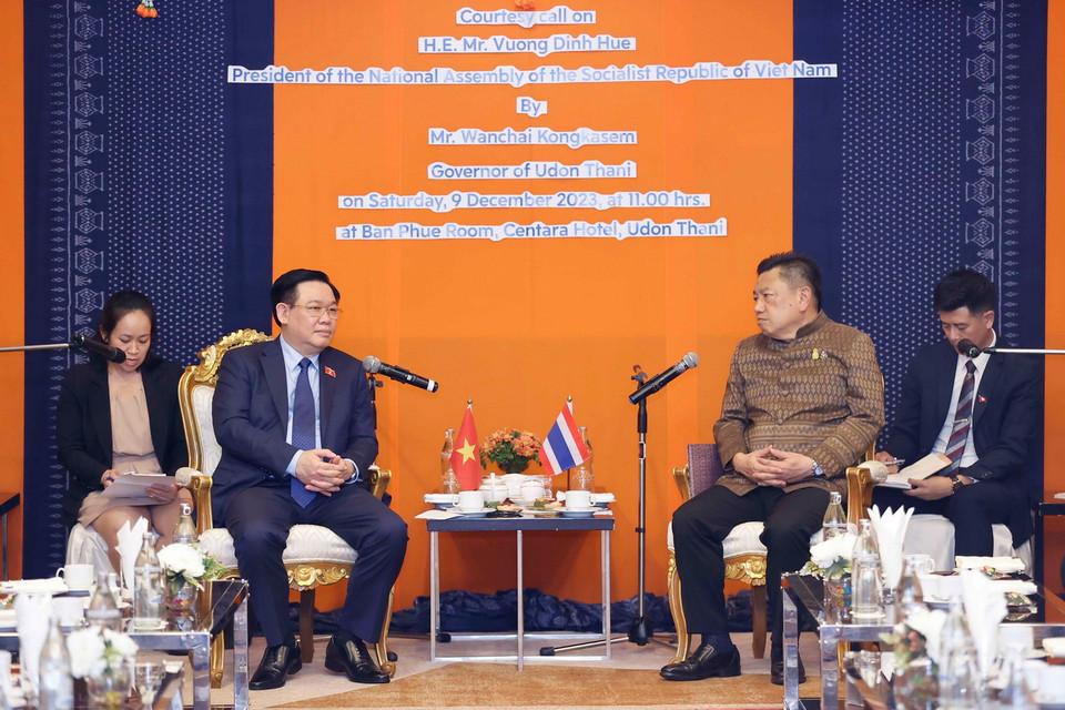 Chủ tịch Quốc hội Vương Đình Huệ tiếp Tỉnh trưởng tỉnh Udon Thani Wanchai Kongkasem. (Ảnh: Doãn Tấn/TTXVN)