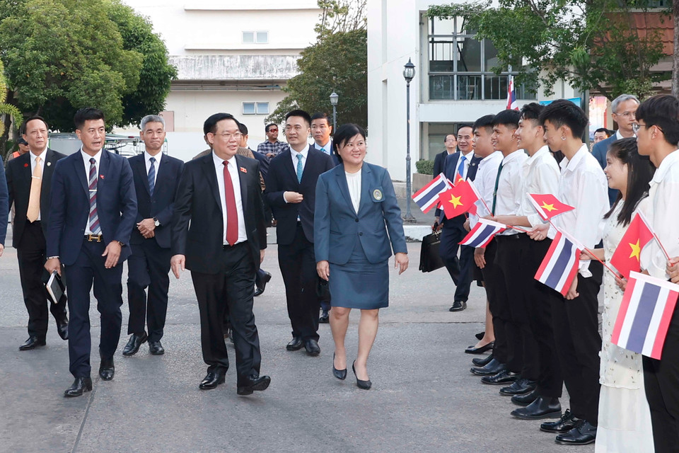 Chủ tịch Quốc hội Vương Đình Huệ thăm Trung tâm Việt Nam học. (Ảnh: Doãn Tấn/TTXVN)