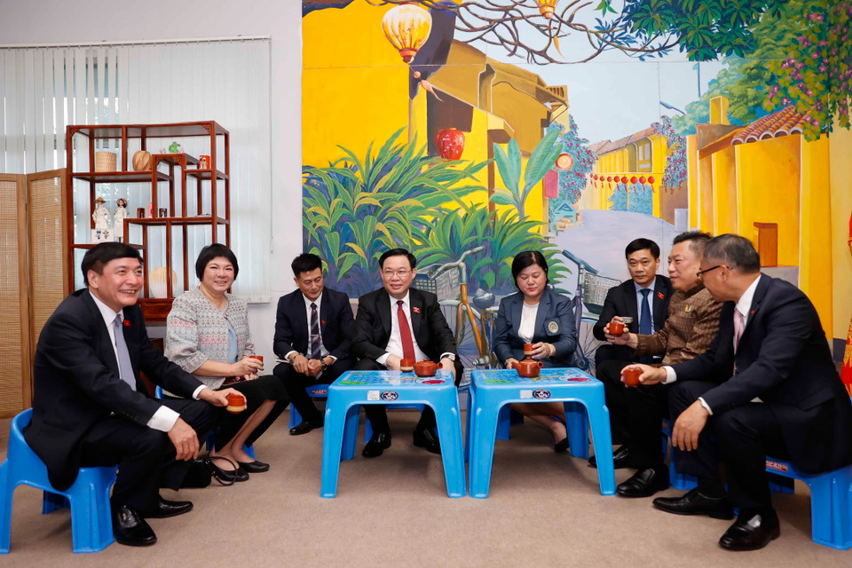 Chủ tịch Quốc hội Vương Đình Huệ thăm Trung tâm Việt Nam học. (Ảnh: Doãn Tấn/TTXVN)