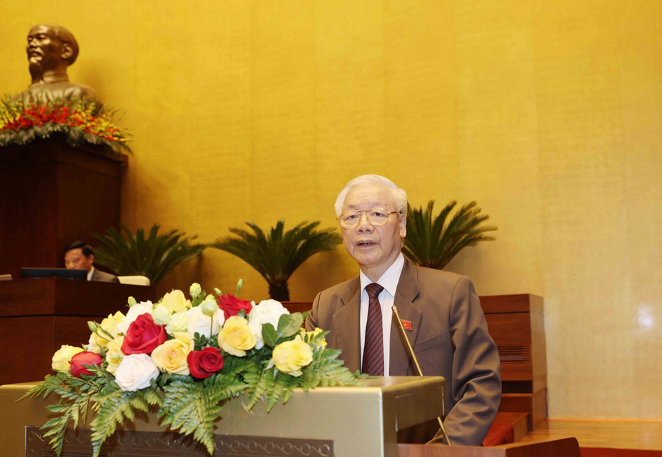 Chủ tịch nước Nguyễn Phú Trọng trình Quốc hội miễn nhiệm chức vụ Thủ tướng Chính phủ đối với ông Nguyễn Xuân Phúc. (Ảnh: Trí Dũng/TTXVN)