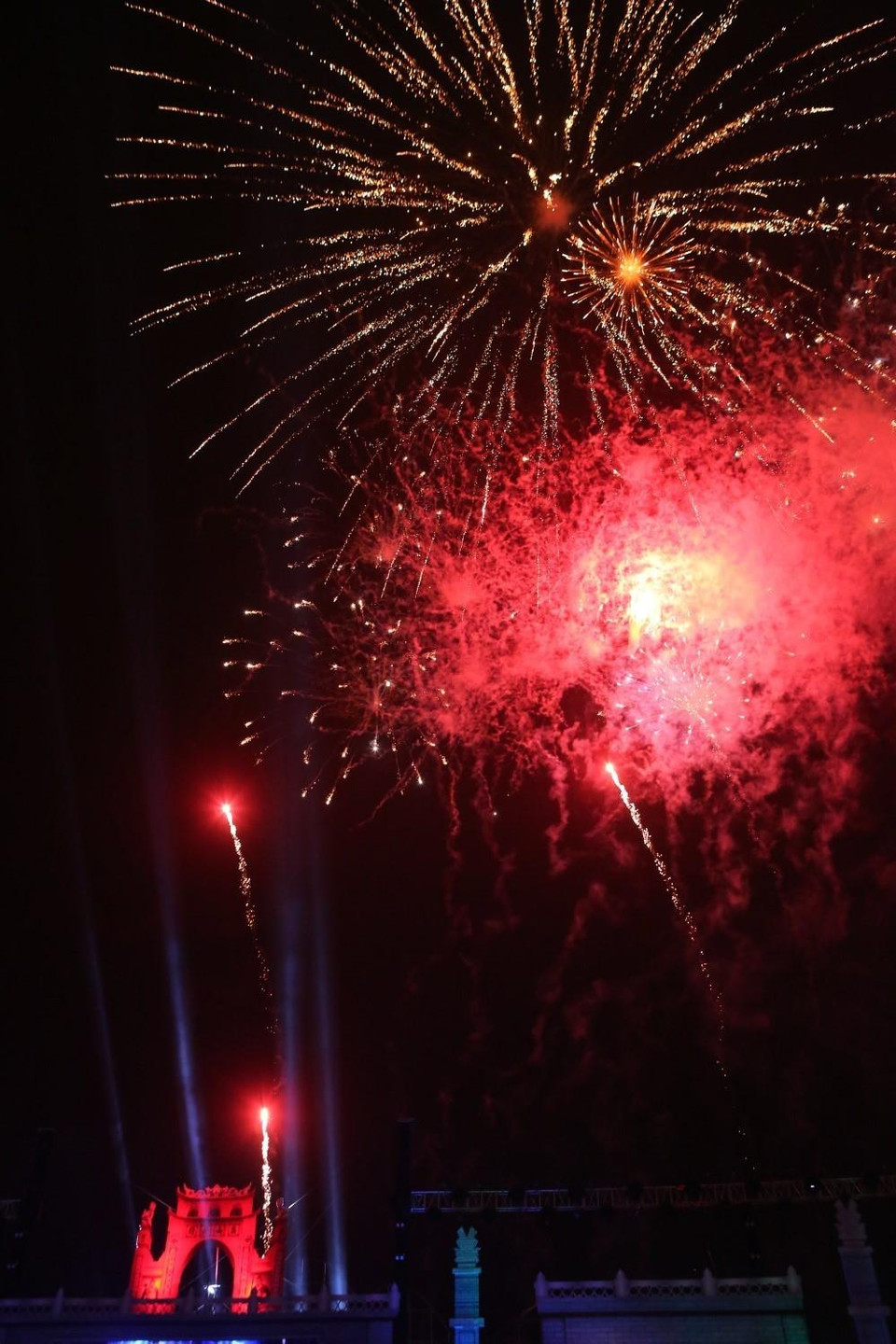 Trình diễn bắn pháo hoa chào mừng khai mạc Lễ hội Đền Hùng 2019. (Ảnh: Thành Đạt/TTXVN)