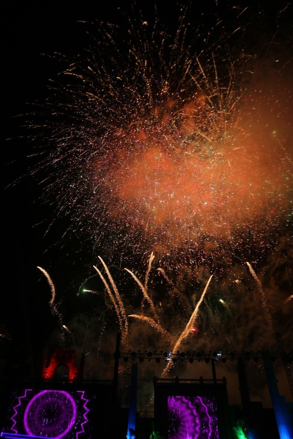 Trình diễn bắn pháo hoa chào mừng khai mạc Lễ hội Đền Hùng 2019. (Ảnh: Thành Đạt/TTXVN)