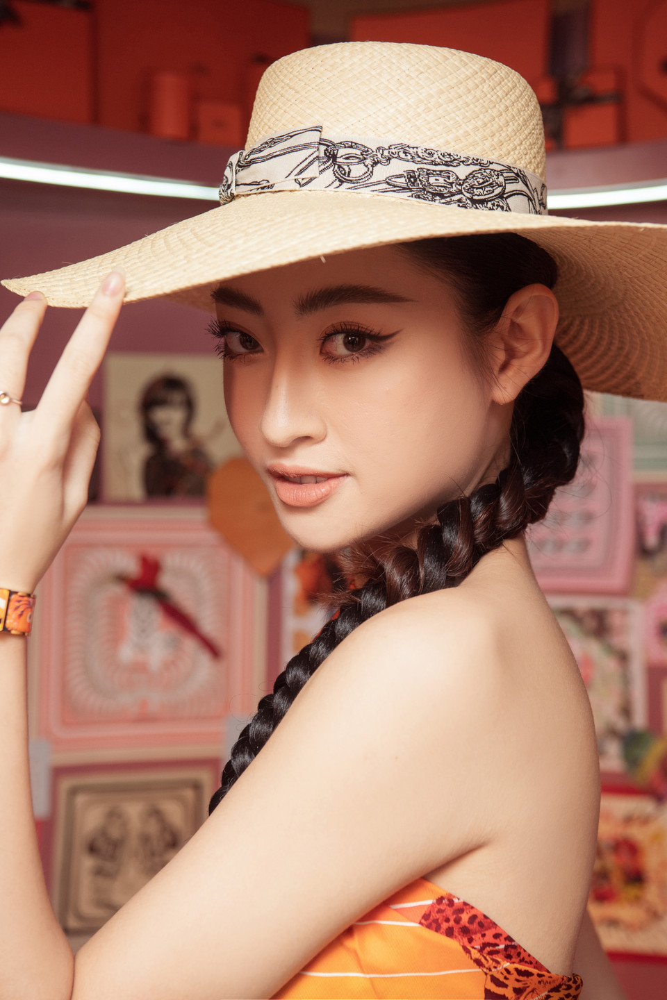 Đây cũng là lần đầu tiên Lương Thùy Linh nhận lời tham gia một chương trình truyền hình thực tế ở vai trò huấn luyện viên. Cô cho biết đang cảm thấy vô cùng háo hức để thử sức với vai trò mới. (Ảnh: CTV/Vietnam+)