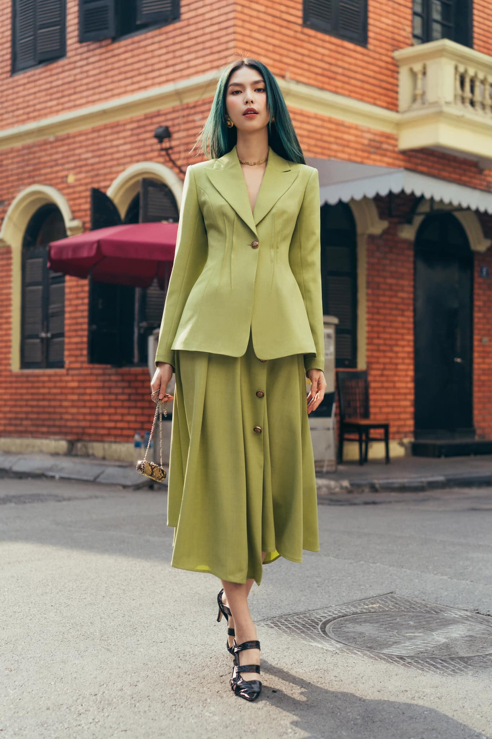 Á quân Vietnam’s Next Top Model All Stars, người mẫu TyhD (Thùy Dương) xuất hiện trong chương trình với mái tóc xanh vô cùng ấn tượng.(Ảnh: CTV/Vietnam+)