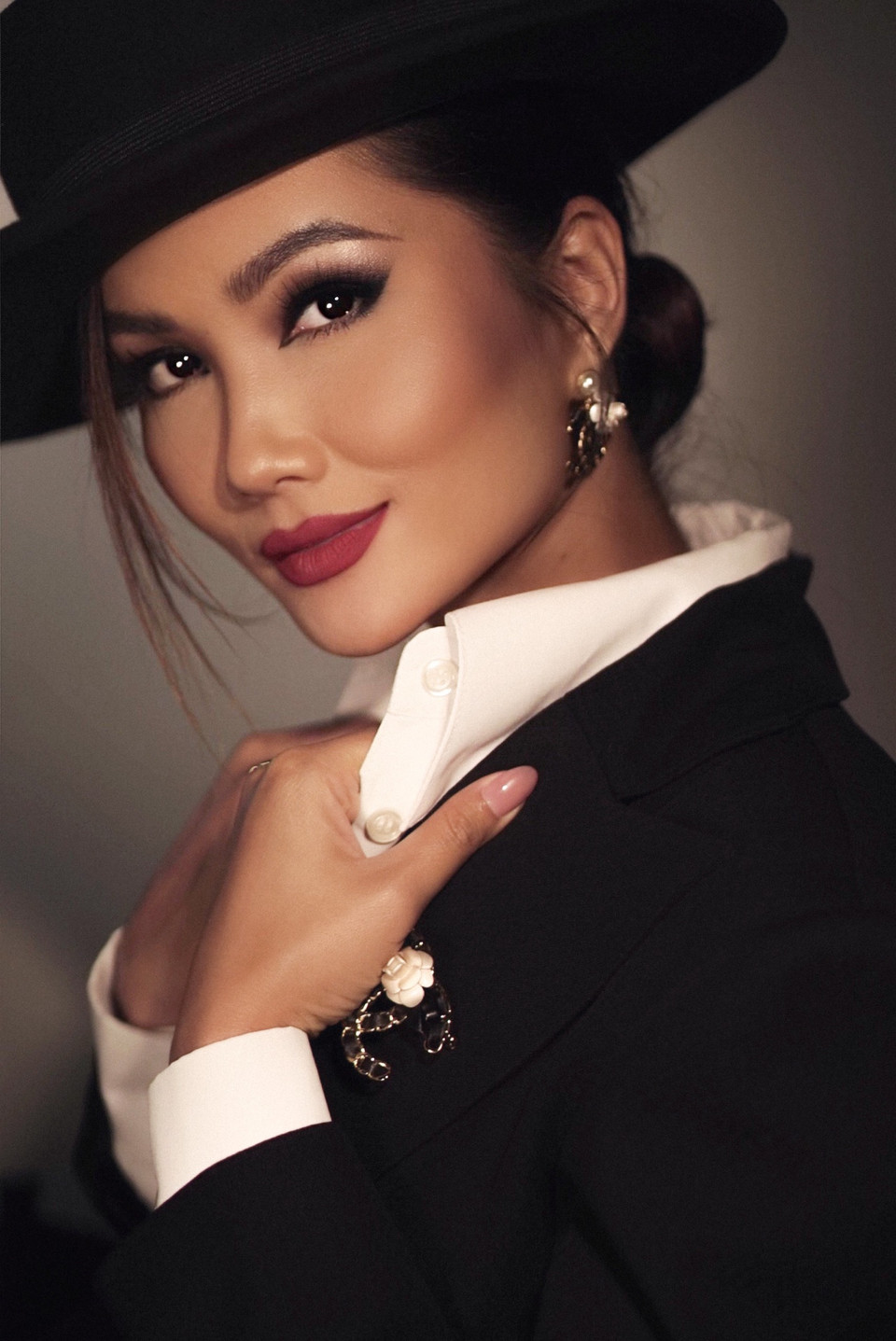 H'Hen Niê tham gia chương trình với hình ảnh trẻ trung và năng động. (Ảnh: CTV/Vietnam+)