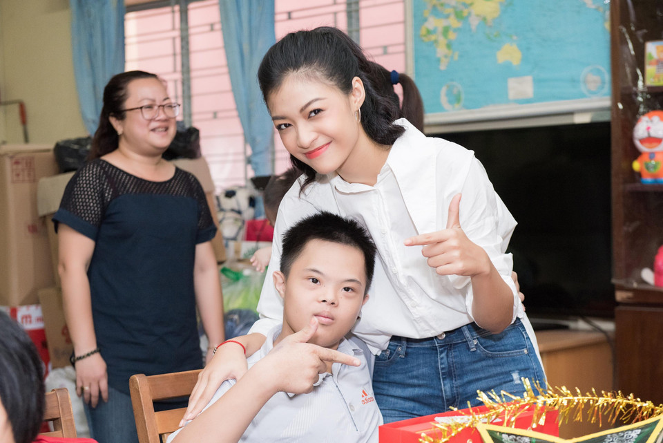 Món quà nhỏ, hạnh phúc lớn, từ những hành trình thiện nguyện giản dị, Mariem, Lương Thùy Linh, Kiều Loan, Tường San là những nàng hậu đang tiến từng bước trên hành trình lan tỏa yêu thương, mang đến thông điệp 'sắc đẹp vì mục đích cao cả' gửi đến cho đời những điều ý nghĩa mà giản dị. (Ảnh: Quang Đức)