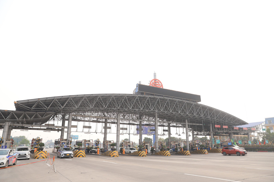 Ghi nhận vào thời điểm 15 giờ, giao thông tại khu vực trạm thu phí Pháp Vân-Cầu Giẽ không xảy ra tình trạng ùn tắc. (Ảnh: Hoài Nam/Vietnam+)