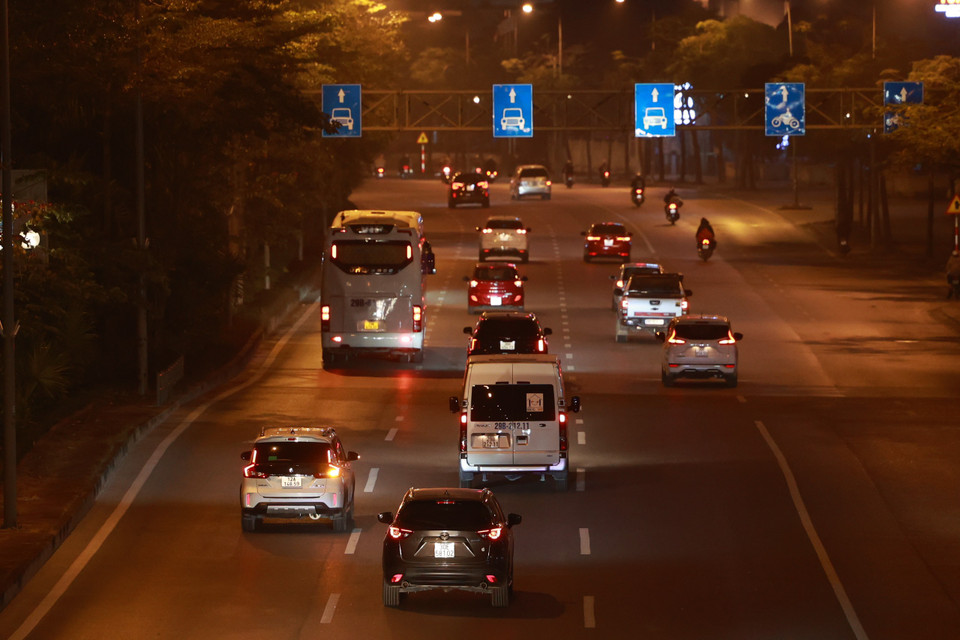 Ghi nhận tại khu vực cầu Nhật Tân lối vào trung tâm thành phố Hà Nội thời điểm 18 giờ 45 phút. (Ảnh: Minh Sơn/Vietnam+)