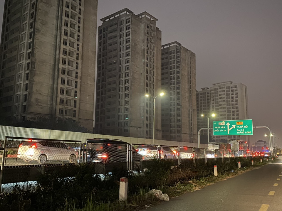 Ghi nhận vào thời điểm 18 giờ 10 phút, tại cao tốc Pháp Vân-Cầu Giẽ hướng từ khu đô thị Pháp Vân về trung tâm thành phố Hà Nội xảy ra tình trạng ùn ứ. (Ảnh: PV/Vietnam+)