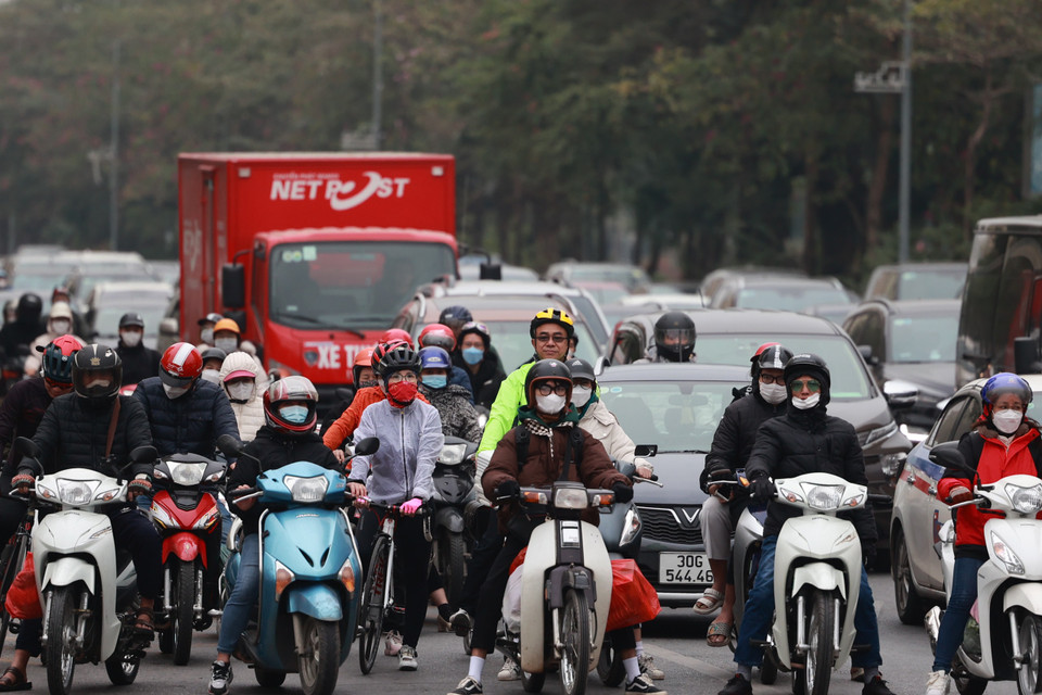 Chưa ghi nhận tình trạng ùn tắc kéo dài tại tuyến đường từ cầu Nhật Tân về trung tâm Thủ đô. (Ảnh: Minh Sơn/Vietnam+)