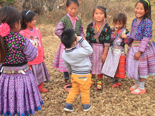 Giao lưu ngày Tết. (Ảnh: ChiLê/Vietnam+)