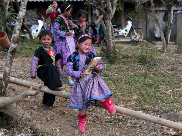 Bước chân Xuân mới. (Ảnh: ChiLê/Vietnam+)