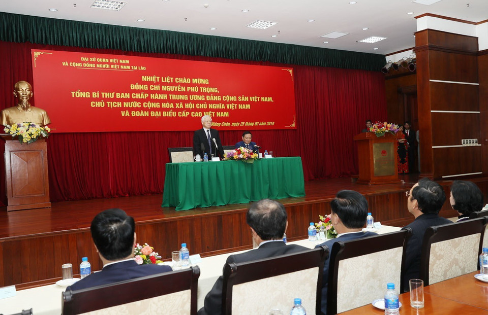 Tổng Bí thư, Chủ tịch nước Nguyễn Phú Trọng đến thăm, nói chuyện với cán bộ, nhân viên Đại sứ quán, đại diện cộng đồng, lưu học sinh và doanh nghiệp Việt Nam tại Lào. (Ảnh: Trí Dũng/TTXVN)