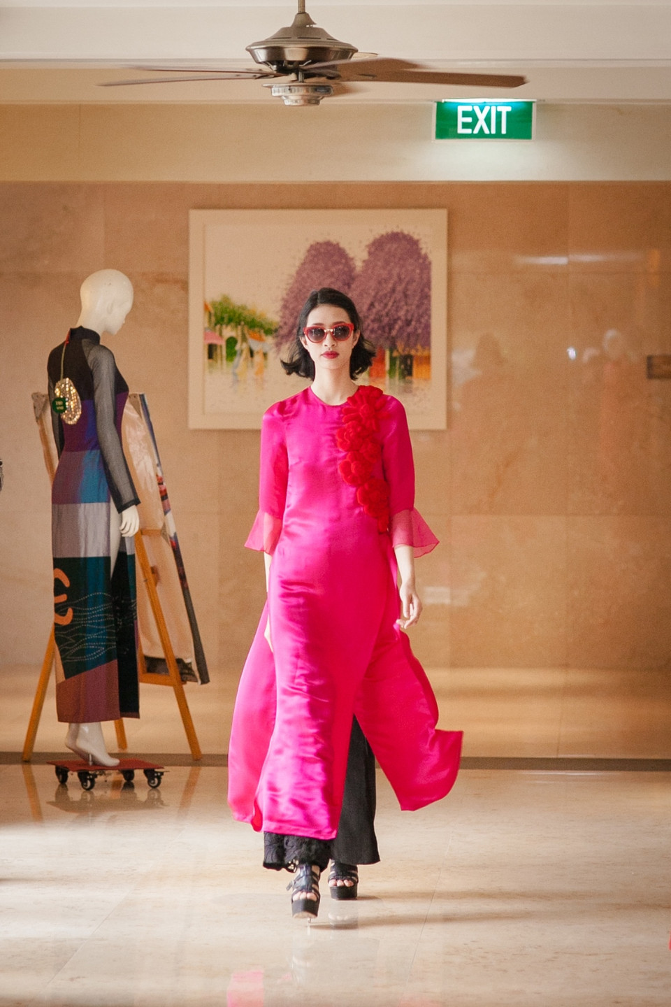 Bộ sưu tập sử dụng hồng đậm là gam màu chủ đạo... (Ảnh:InterContinental Hanoi Westlake)