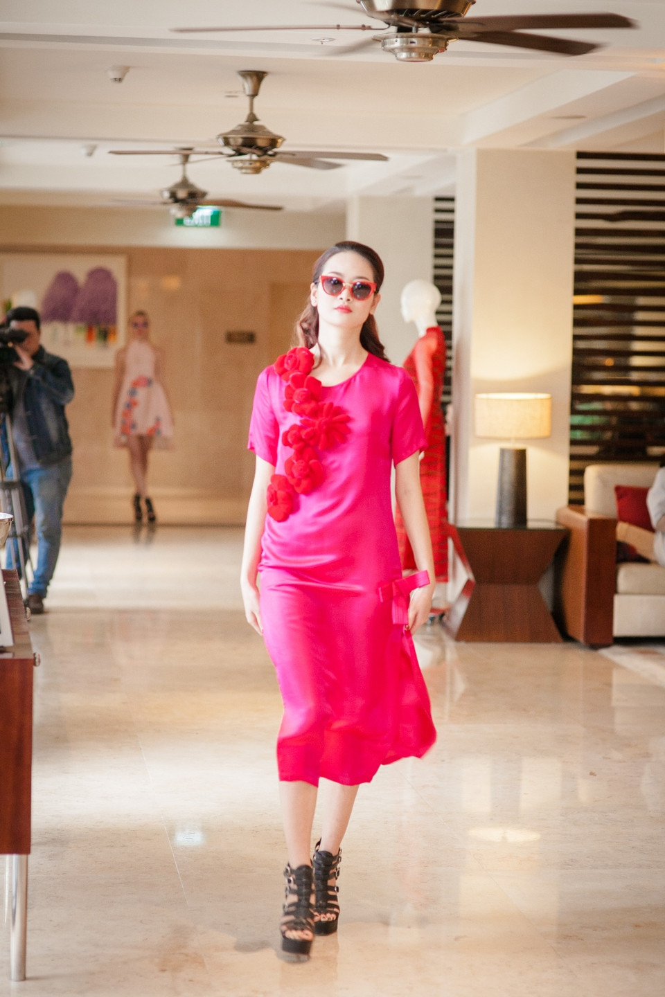 Cùng các họa tiết hoa đào tinh tế. (Ảnh:InterContinental Hanoi Westlake)