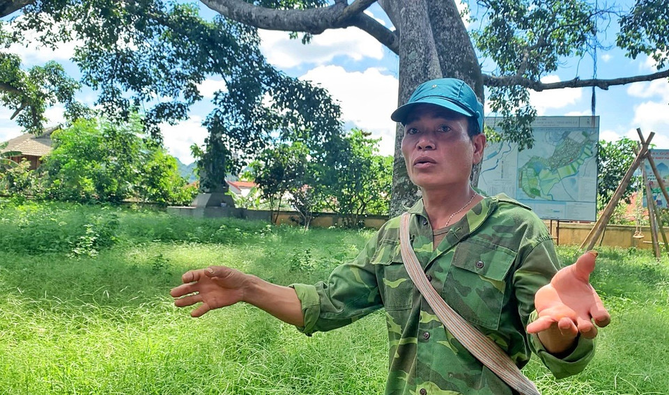 Theo trưởng bản Vặt, Hà Văn Trọng, trong giai đoạn kháng chiến chống Pháp, cây đa bản Áng là điểm tập kết, là trạm xá đầu tiên của bộ đội tình nguyện Việt Nam Trung đoàn 83 thuộc sư đoàn 335, mặt trận Tây Lào, hoạt động tại đây từ tháng 9/1955-1959. Đây cũng là địa điểm tổ chức lễ hội Hết Chá của người Thái vào tháng Ba hàng năm. (Ảnh: Vietnam+)