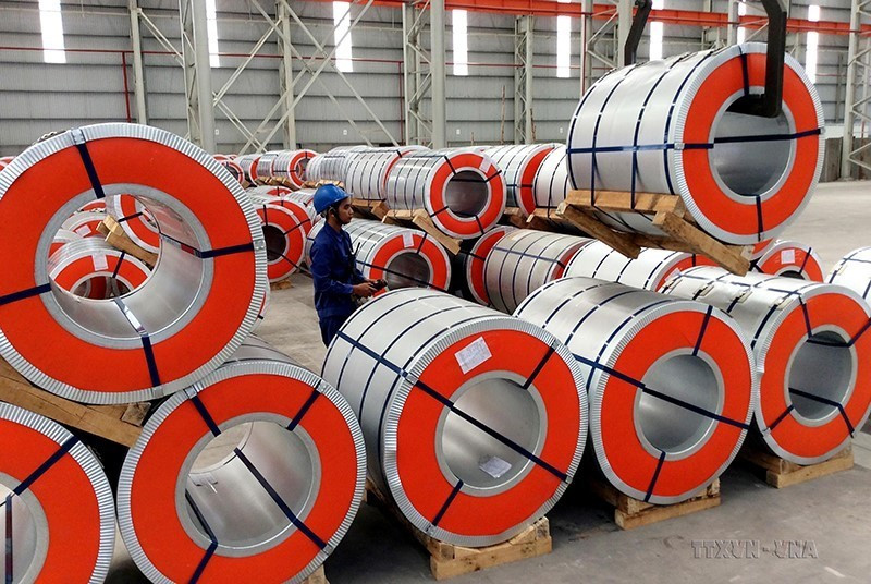 Sản phẩm tôn thành phẩm ở nhà máy sản xuất thép lá mạ, Công ty cổ phần Tôn Đông Á, Khu công nghiệp Đồng An 2, thành phố Thủ Dầu Một, tỉnh Bình Dương. (Ảnh: Mạnh Linh/TTXVN)